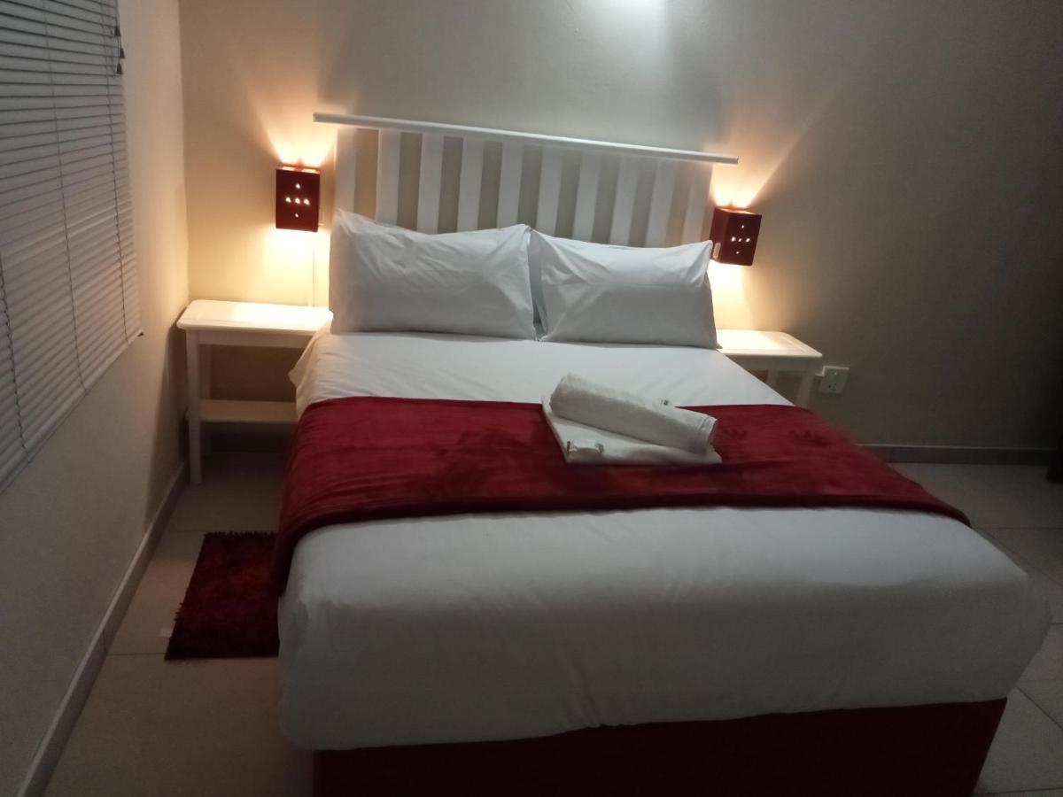 Emampingeni Lodge Bizana Bagian luar foto
