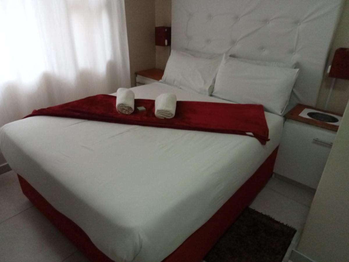 Emampingeni Lodge Bizana Bagian luar foto