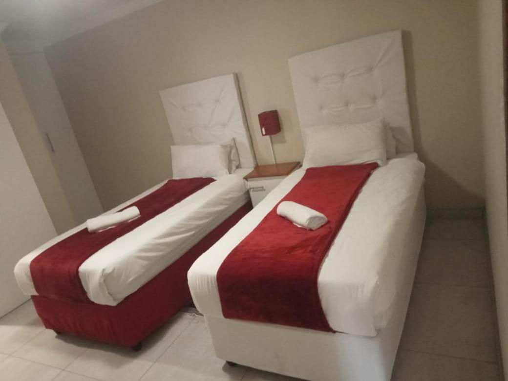 Emampingeni Lodge Bizana Bagian luar foto