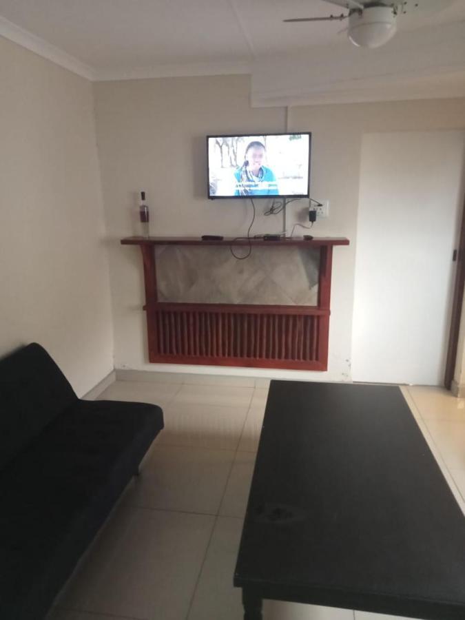 Emampingeni Lodge Bizana Bagian luar foto