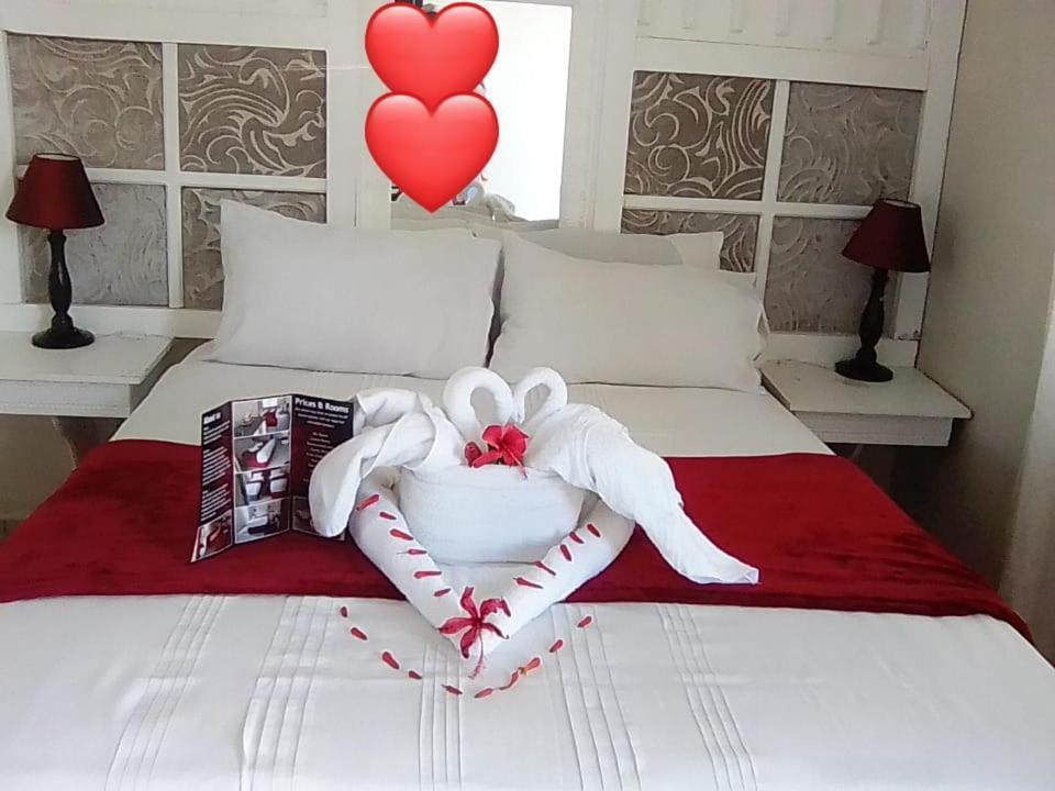 Emampingeni Lodge Bizana Bagian luar foto