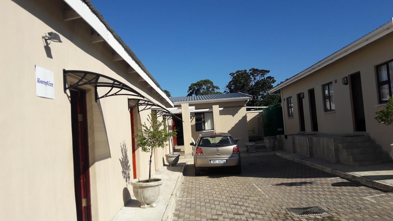 Emampingeni Lodge Bizana Bagian luar foto