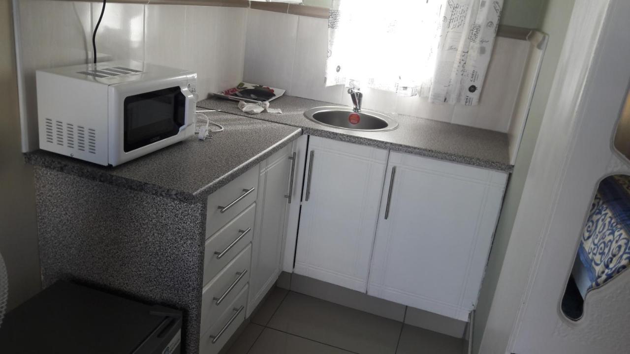 Emampingeni Lodge Bizana Bagian luar foto