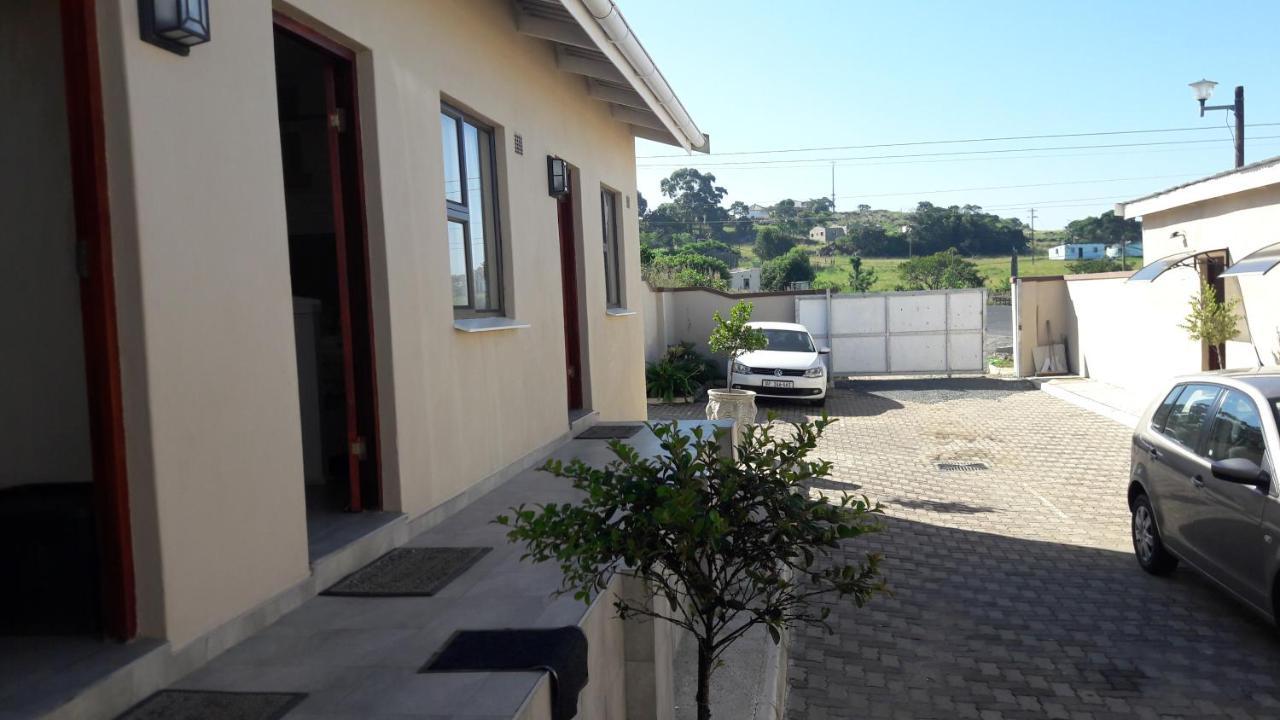 Emampingeni Lodge Bizana Bagian luar foto