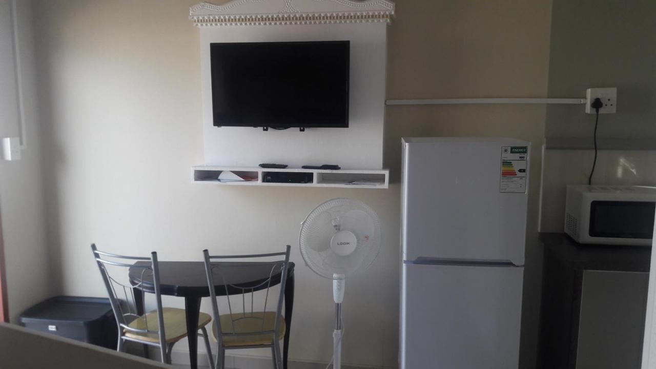Emampingeni Lodge Bizana Bagian luar foto